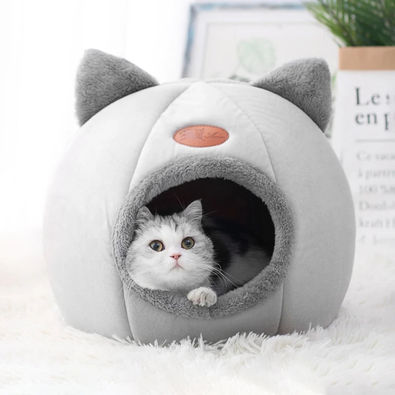 Warm & Cozy Winter Cat Bed