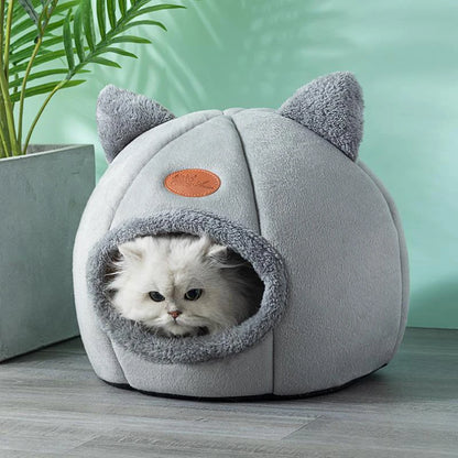 Warm & Cozy Winter Cat Bed