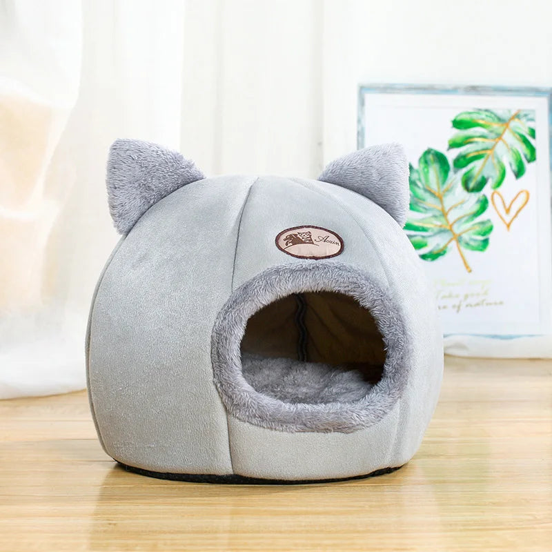 Warm & Cozy Winter Cat Bed