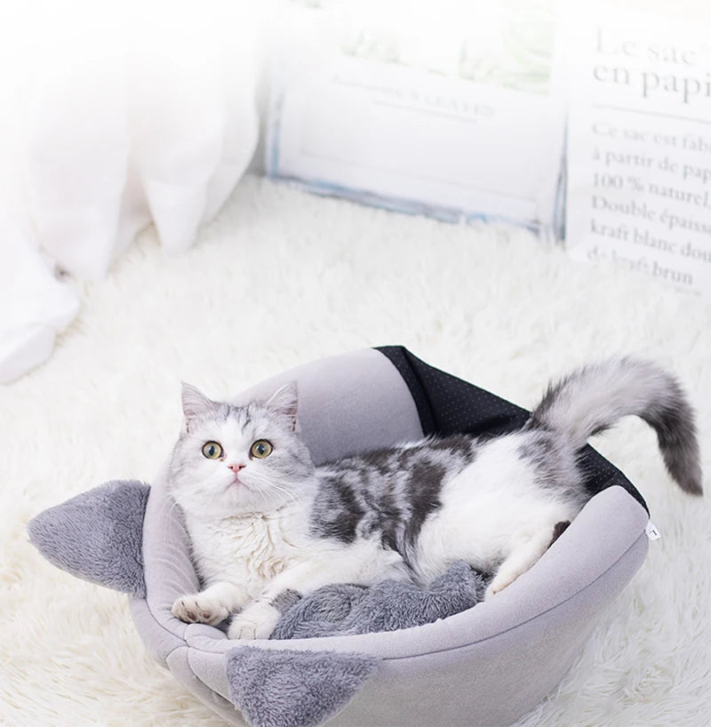 Warm & Cozy Winter Cat Bed