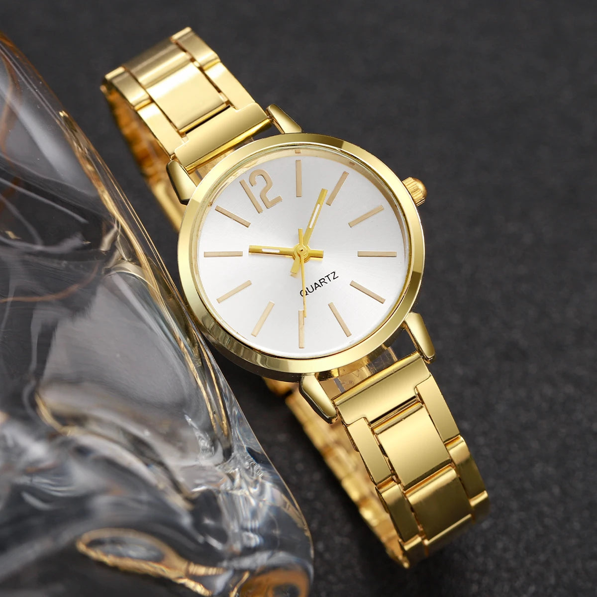 Elegant Women's Steel Strap Watch